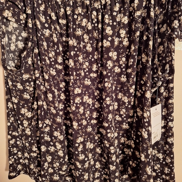 SO Coquette Flutter Ruffled Babydoll Floral Blouse Plus Size 3X NWT Black Ivory - Picture 6 of 7
